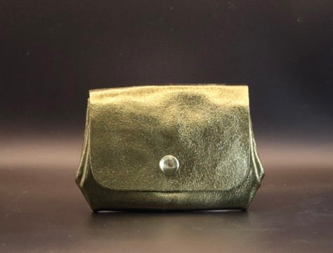 Petit porte-monnaie vert métallisé à pression