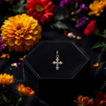 Charm Croix Pavée en Acier Chirurgical Doré – Pendentif pour Anneau de Piercing
