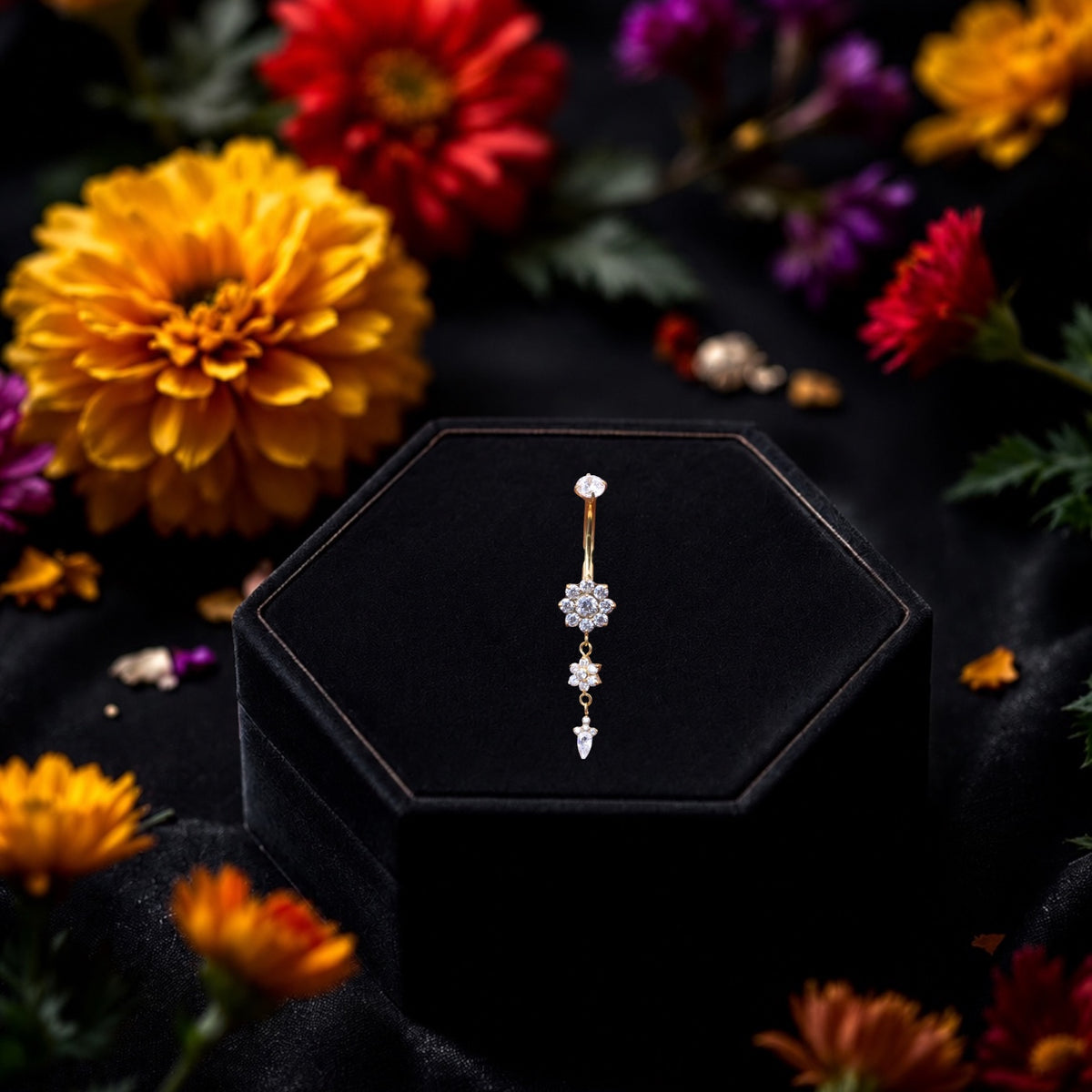 Piercing de Nombril Fleur Pendante – Titane ASTM F136 à Filetage Interne
