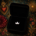 Piercing Lysia en Titane ASTM F136 – Trio de Zircons Marquise