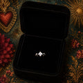 Piercing Noctis en Titane ASTM F136 – Zircon Carré Central & Accents Noirs
