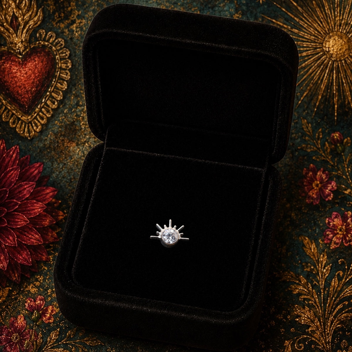 Piercing Hélios en Titane – Soleil Levant & Zircon